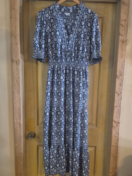 Max Studio Dresses & Skirts - Max Studio Navy and White Floral Maxi Dress Short Sleeves V Ruffled Necklune XL